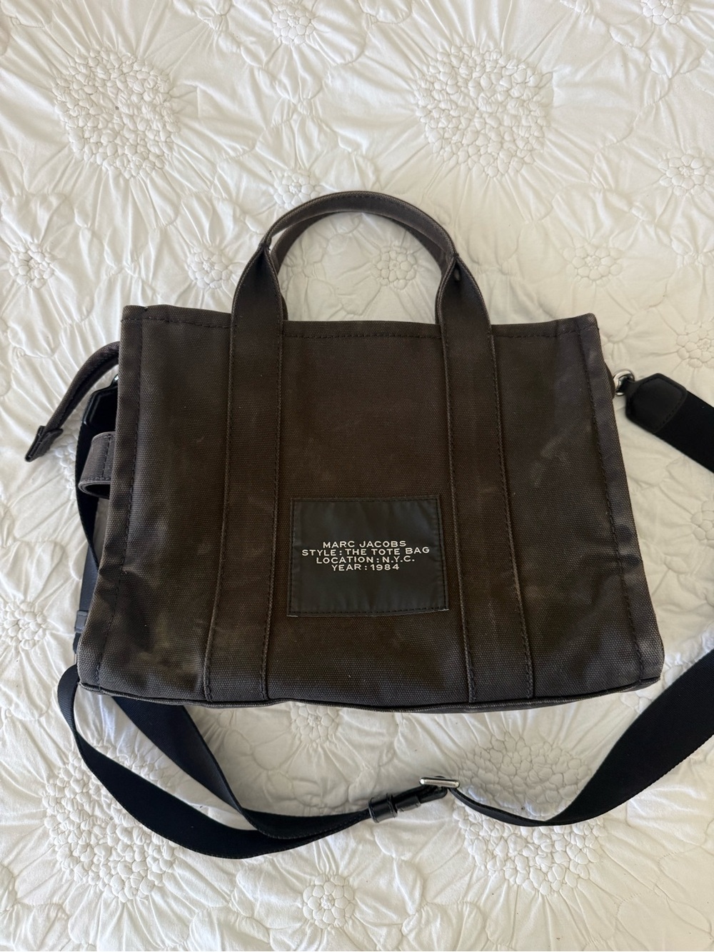 Marc Jacobs The Tote Bag in Black with White Logo - Picture 8 of 11